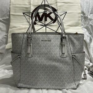 MK voyager EW tote. Bright white